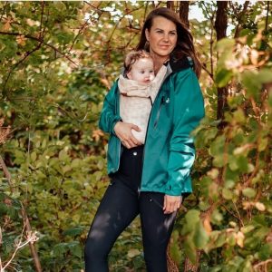 5 tips om je baby ergonomisch te dragen in de draagdoek Bykay Click and Carrier